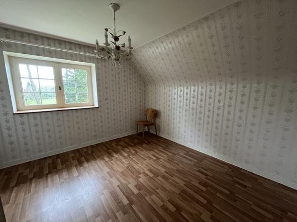 Maison de qualité à rénover – Beaux volumes – Environnement verdoyant
