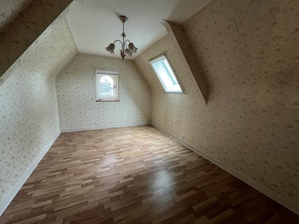 Maison de qualité à rénover – Beaux volumes – Environnement verdoyant