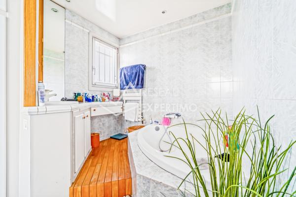 Eaubonne (95600) Eaubonne. Maison de 9 pièces proche gare.