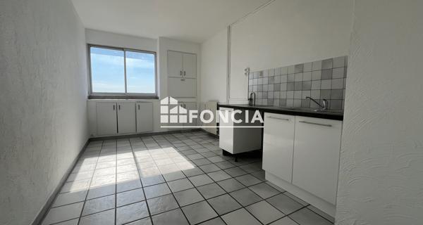 Location Appartement 3 pièces 69.79 m² - Villeneuve-lès-avignon 30400