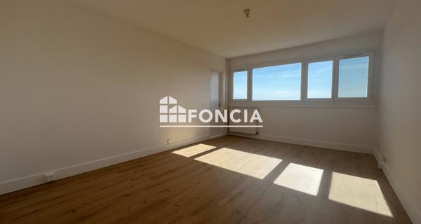 Location Appartement 3 pièces 69.79 m² - Villeneuve-lès-avignon 30400