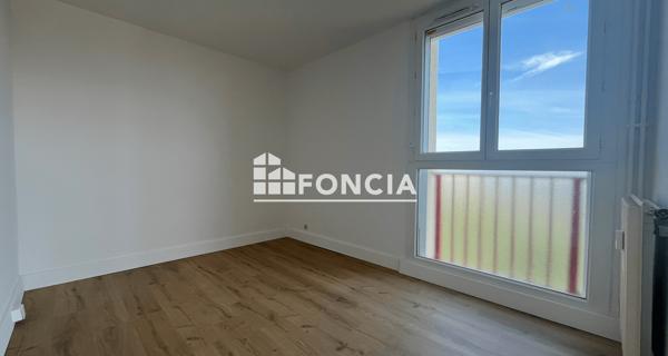 Location Appartement 3 pièces 69.79 m² - Villeneuve-lès-avignon 30400