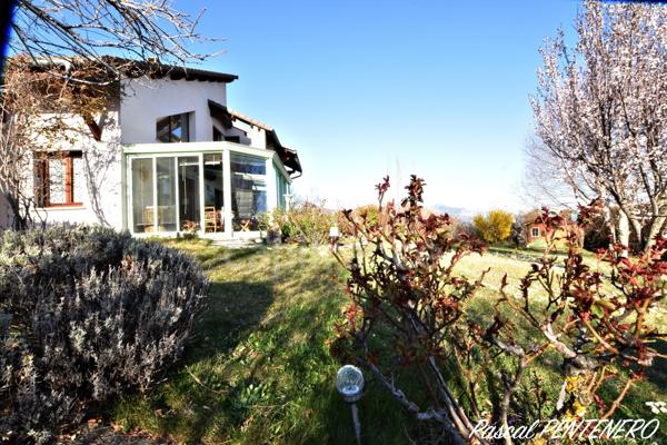 Propriété d’architecte avec vue dominante – Un art de vivre unique sur les hauteurs de Gap