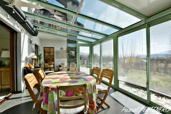 Propriété d’architecte avec vue dominante – Un art de vivre unique sur les hauteurs de Gap