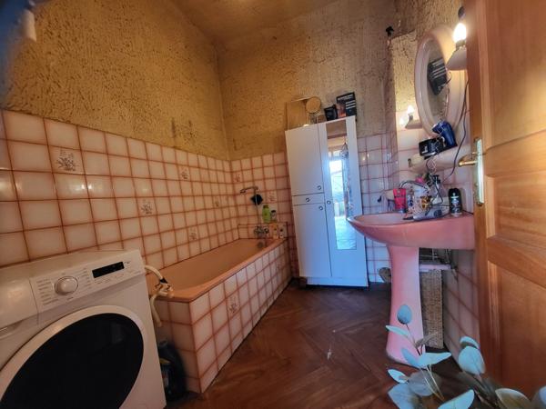 Marseille (13004) MAISON DE PLAIN PIED A RENOVER 3 PIECES SUR 160M2 DE TERRAIN