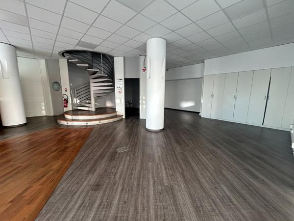 Local commercial hyper-centre