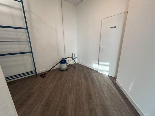 Local commercial hyper-centre