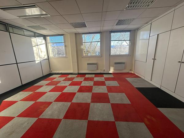 Local commercial hyper-centre