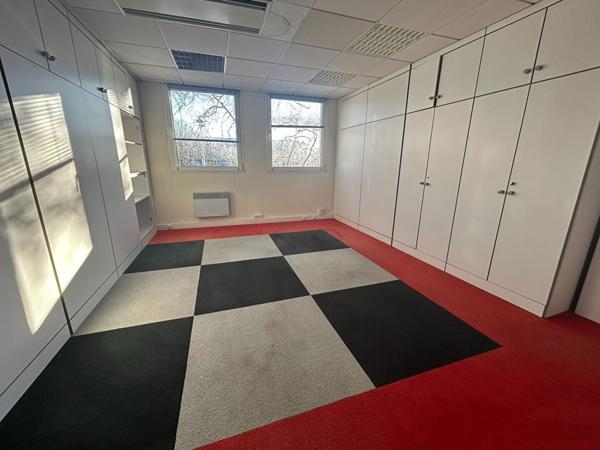 Local commercial hyper-centre