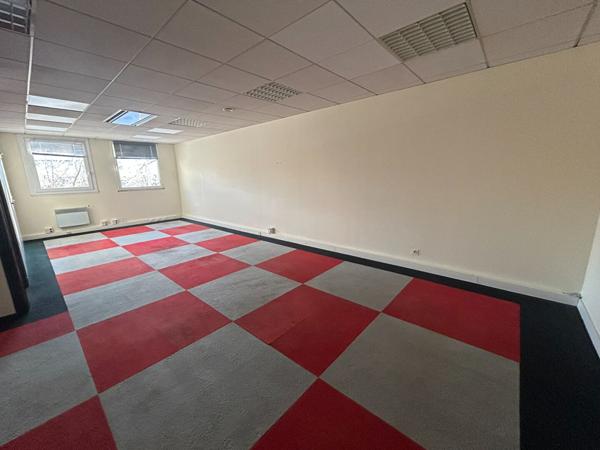 Local commercial hyper-centre