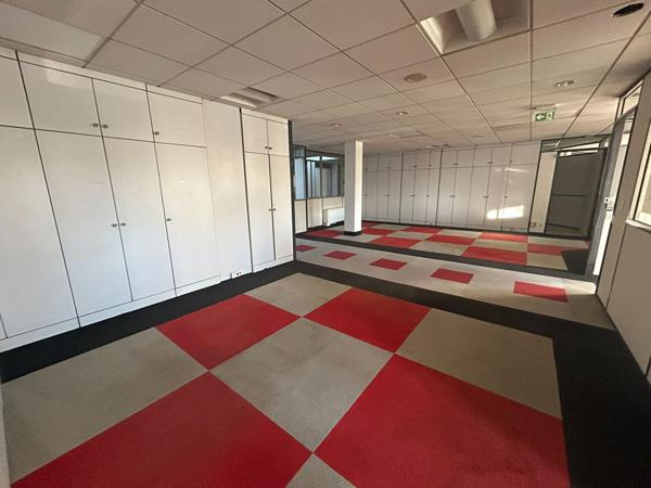 Local commercial hyper-centre