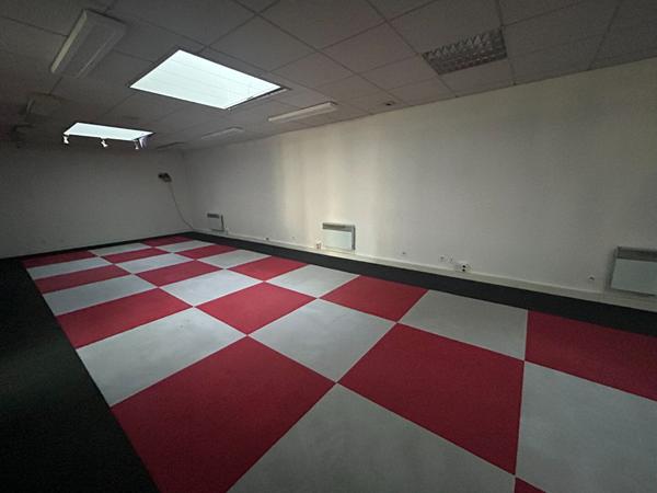 Local commercial hyper-centre