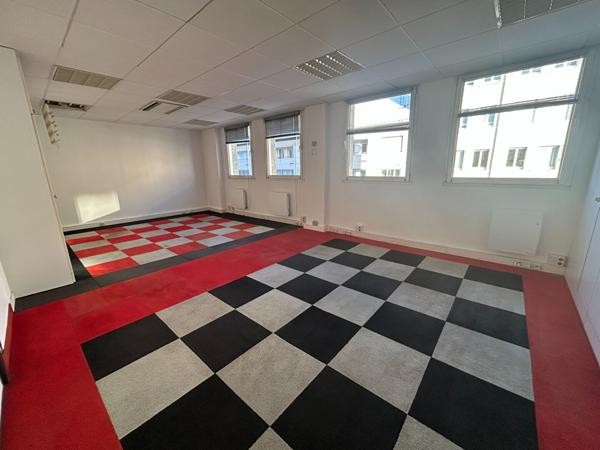 Local commercial hyper-centre