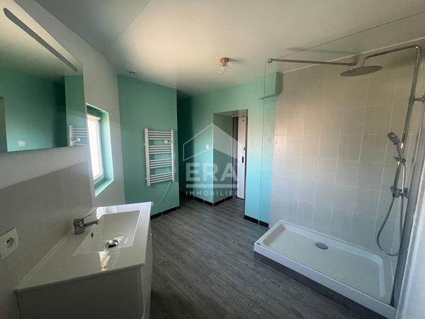 Maison de ville à louer à Montferrat de 4 pièces de 104.80 m²
