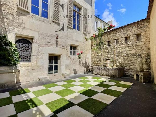 SUPERBE Hôtel particulier - Hyper Centre de SAINTES (réf.11530)