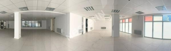 Local libre centre ville parking a proximite la Ciotat 207 m2