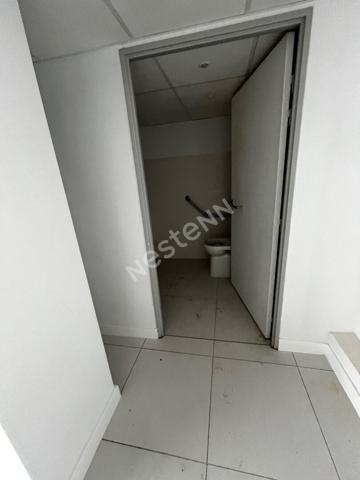 Local libre centre ville parking a proximite la Ciotat 207 m2