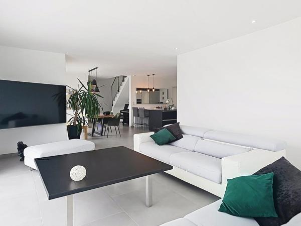 RIANTEC : Contemporaine de 2017 avec vue rade de Lorient