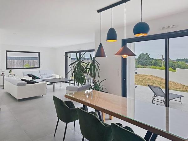 RIANTEC : Contemporaine de 2017 avec vue rade de Lorient