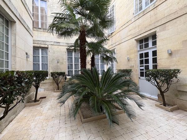 Appartement
                                                                                                                                                                                                                                                                                                                        4 pièce(s)                                                                                                                                                                                                          2 chambre(s)                                                                                                                                                                                                          88.05  m²