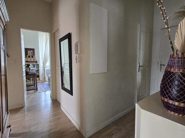 Appartement
                                                                                                                                                                                                                                                                                                                        4 pièce(s)                                                                                                                                                                                                          2 chambre(s)                                                                                                                                                                                                          88.05  m²