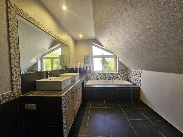 Appartement F3 avec terrasse en attique