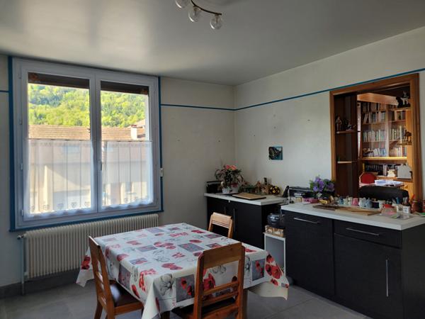 FAVERGES. APPARTEMENT DE 94.39M² AVEC CAVE ET GARAGE AU CENTRE VILLE