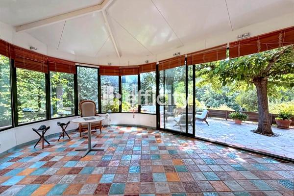 Maison
         6 pièces
        - 207 m² Bien prestige 995 000 € *