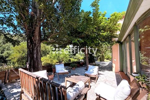 Maison
         6 pièces
        - 207 m² Bien prestige 995 000 € *