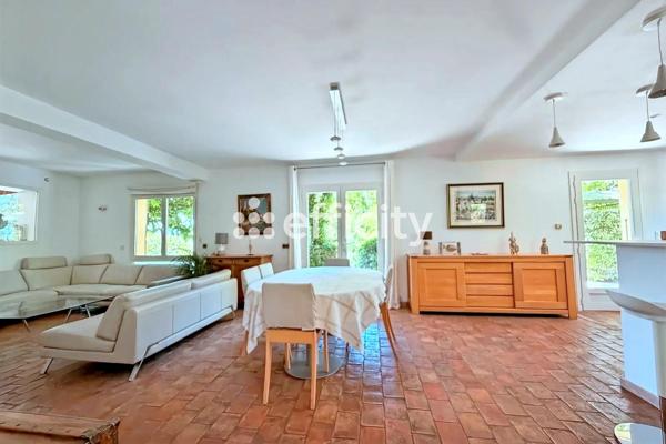 Maison
         6 pièces
        - 207 m² Bien prestige 995 000 € *