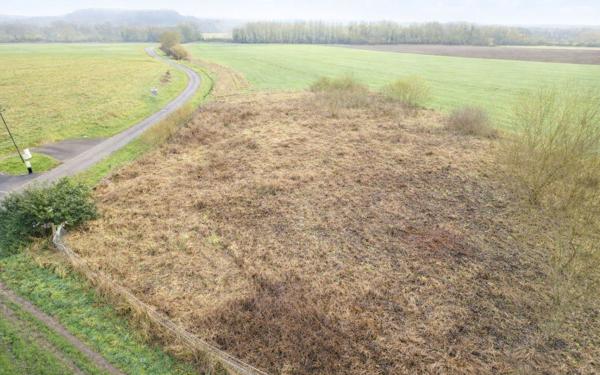 Terrain à vendre    Chevregny