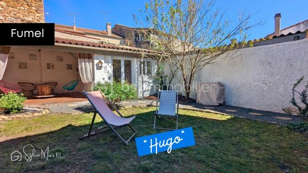 Dans une rue paisible, cette maison de ville entièrement rénovée dévoile un équilibre rare entre fonctionnalité et douceur de vivre.
Derrière une façade discrète, l’intérieur révèle une atmosphère chaleureuse et soignée. La cuisine équipée, structurée autour d’un îlot central, devient un véritable lieu de partage, propice aux moments conviviaux comme au quotidien.
Dans son prolongement, la pièce de vie d’environ 24 m² s’ouvre avec fluidité sur le jardin, laissant circuler la lumière et créant une agréable continuité entre intérieur et extérieur.
À l’étage, deux chambres aux volumes confortables, de 13 et 17 m², offrent un cadre reposant. Une salle de bain complète cet espace nuit.
À l’arrière, le jardin, intime et parfaitement aménagé, devient un véritable lieu de vie. La terrasse en bois prolonge naturellement le séjour dès les beaux jours, tandis qu’au fond de la parcelle, une terrasse couverte pleine de charme, attenante à une dépendance, ouvre le champ des possibles : espace de travail, atelier ou lieu dédié au bien-être.
Un garage, également utilisé en atelier, vient parfaire l’ensemble.
Entièrement rénovée, dotée de menuiseries aluminium en double vitrage, cette maison ne nécessite aucun travaux. 
Un cocon idéal pour un premier achat ou un pied-à-terre.