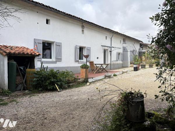 BEAUSSAIS VITRE, Maison ancienne en pierre