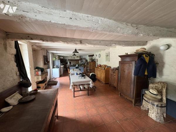 BEAUSSAIS VITRE, Maison ancienne en pierre