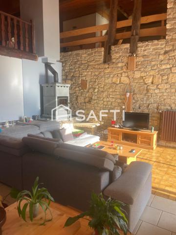 Superbe ferme rénovée,piscine et terrain arboré