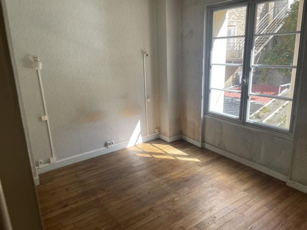 Poitiers (86000) IMMEUBLE POITIERS GARE DE 265 M2 A RENOVER + JARDINET