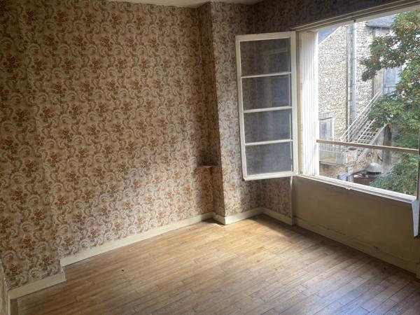 Poitiers (86000) IMMEUBLE POITIERS GARE DE 265 M2 A RENOVER + JARDINET