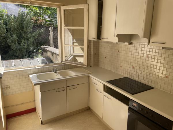 Poitiers (86000) IMMEUBLE POITIERS GARE DE 265 M2 A RENOVER + JARDINET