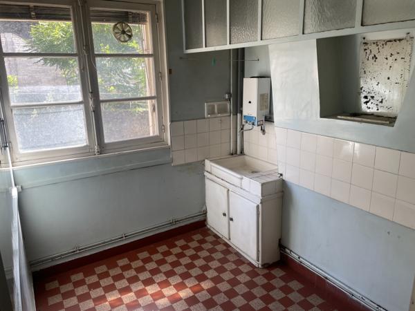 Poitiers (86000) IMMEUBLE POITIERS GARE DE 265 M2 A RENOVER + JARDINET