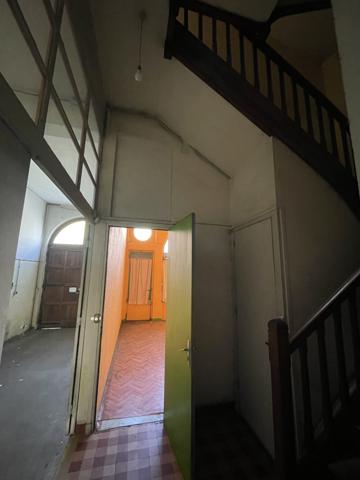 Poitiers (86000) IMMEUBLE POITIERS GARE DE 265 M2 A RENOVER + JARDINET