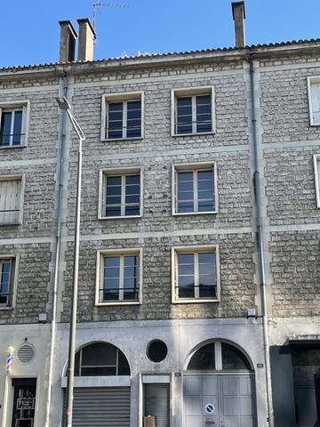 Poitiers (86000) IMMEUBLE POITIERS GARE DE 265 M2 A RENOVER + JARDINET