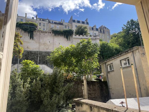 Poitiers (86000) IMMEUBLE POITIERS GARE DE 265 M2 A RENOVER + JARDINET