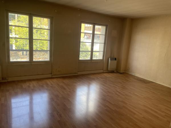 Poitiers (86000) IMMEUBLE POITIERS GARE DE 265 M2 A RENOVER + JARDINET