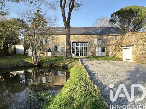 Maison à vendre 10 pièces 256 m² Saint-Étienne-de-Montluc