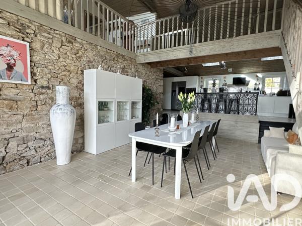 Maison à vendre 10 pièces 256 m² Saint-Étienne-de-Montluc