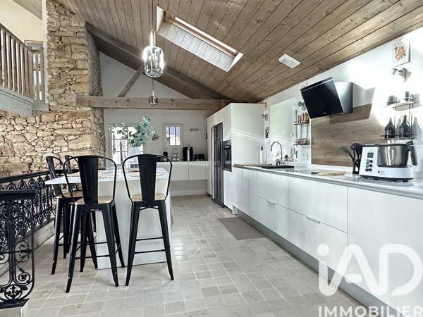 Maison à vendre 10 pièces 256 m² Saint-Étienne-de-Montluc