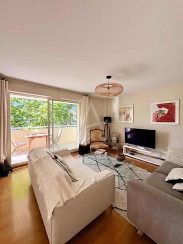 Bordeaux SAINT SEURI Bel Appartement de standing vue sur jardins 3 chambres
