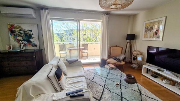 Bordeaux SAINT SEURI Bel Appartement de standing vue sur jardins 3 chambres