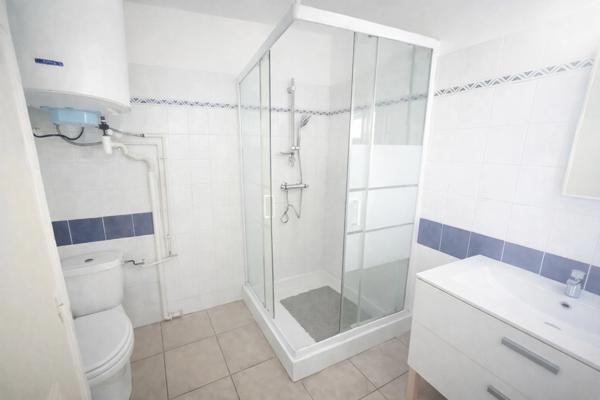 SPÉCIAL INVESTISSEUR – VILLERS-COTTERÊTS – T2 AVEC 2 PARKINGS – FAIBLES CHARGES – 30 MIN ROISSY CDG