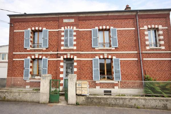SPÉCIAL INVESTISSEUR – VILLERS-COTTERÊTS – T2 AVEC 2 PARKINGS – FAIBLES CHARGES – 30 MIN ROISSY CDG